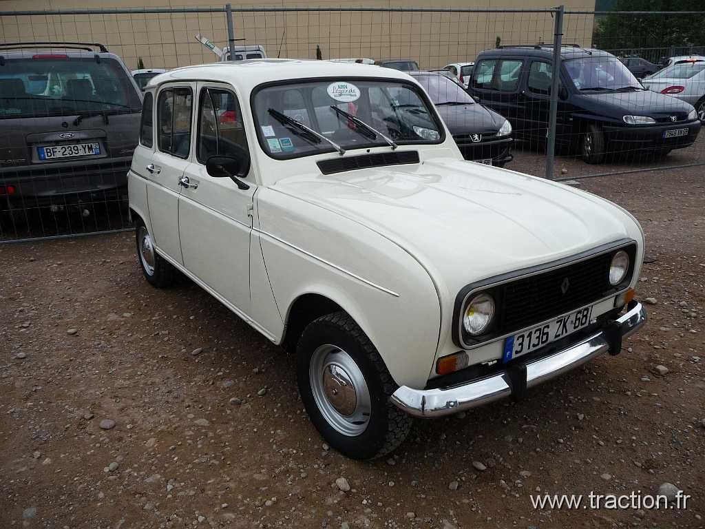 2014_Soultzmatt (69).JPG - 24ème Bourse d'Echanges de Soultzmatt organisé par le CVAAM, Renault R4